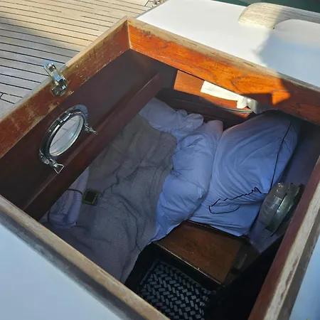Botel Voilier Santana A *
